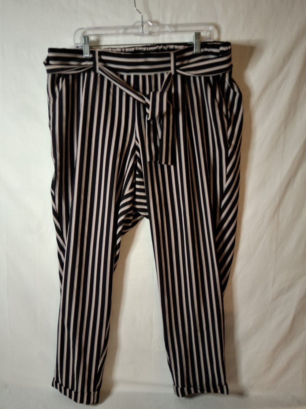torrid Black & White Striped Tie-Waist Cropped Pants